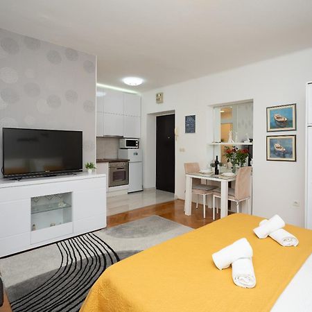 Nena Studio Apartment Zadar Bagian luar foto