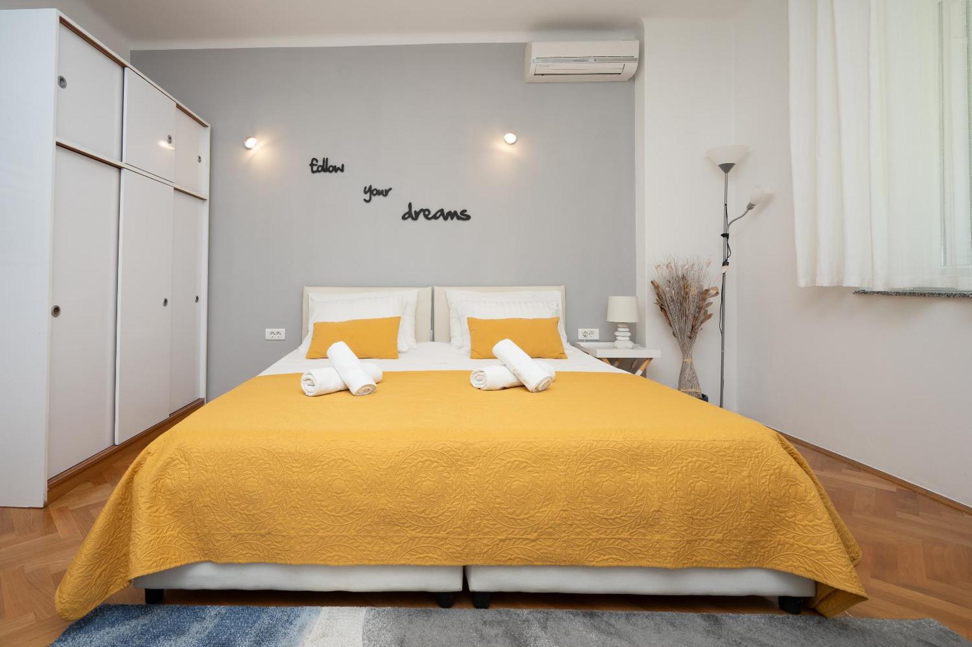 Nena Studio Apartment Zadar Bagian luar foto
