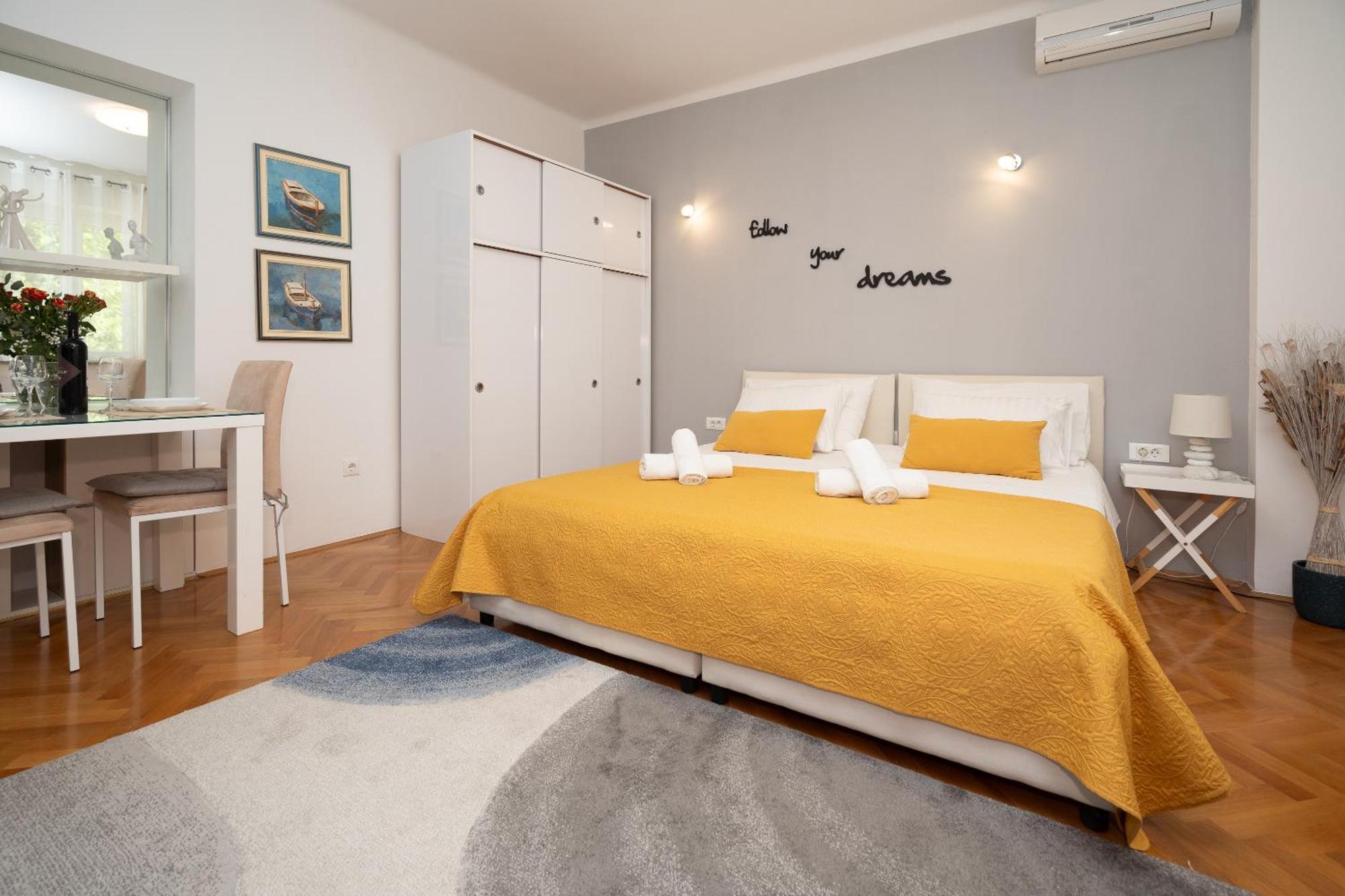 Nena Studio Apartment Zadar Bagian luar foto